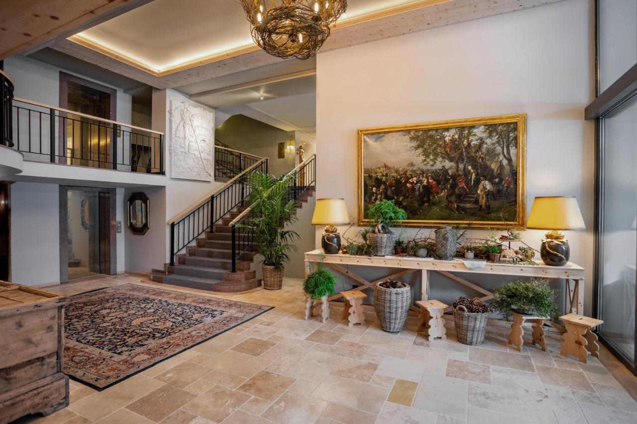 Precise Tale Seehof Davos Exterior photo Interior of the hotel