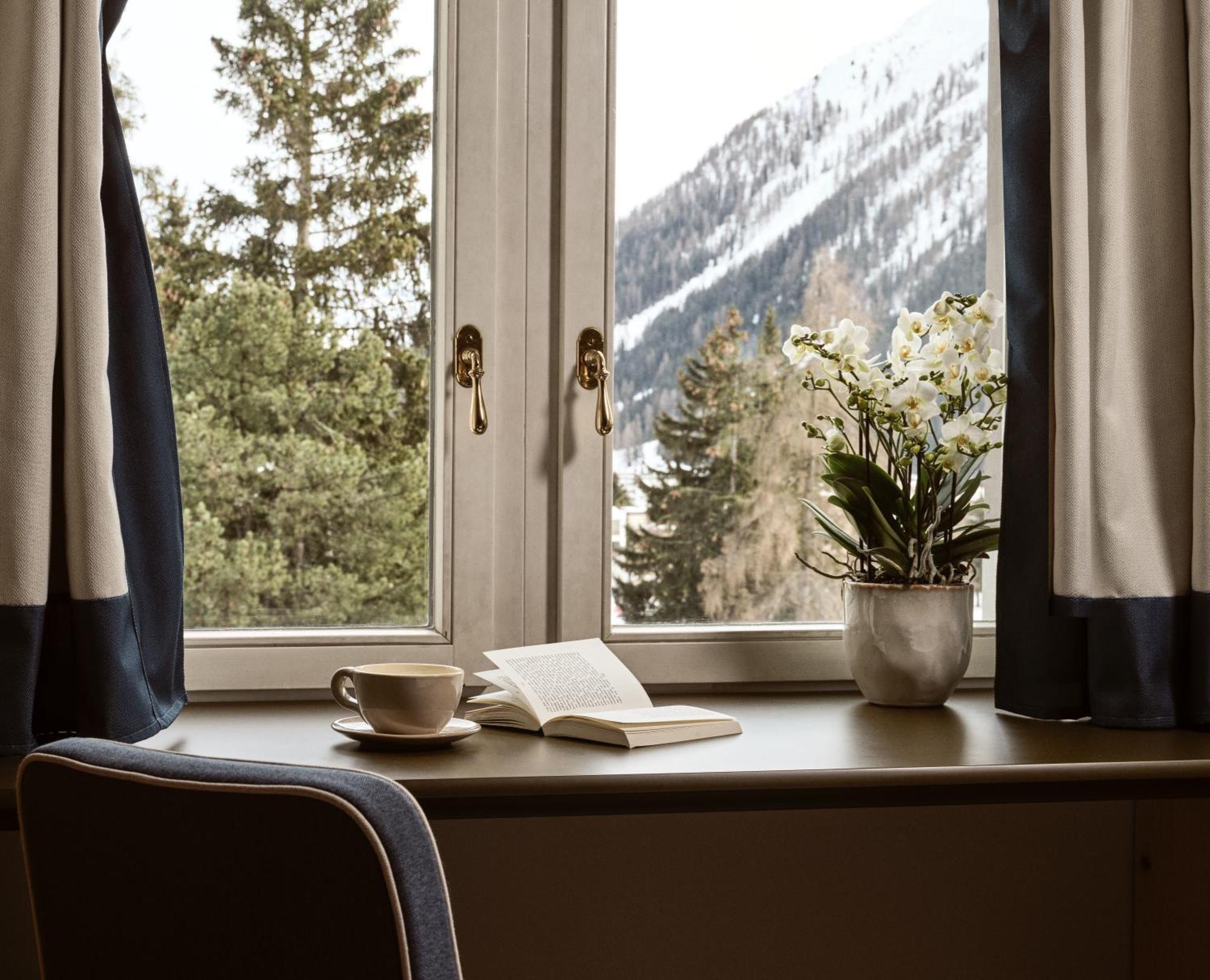 Precise Tale Seehof Davos Exterior photo A window with curtains