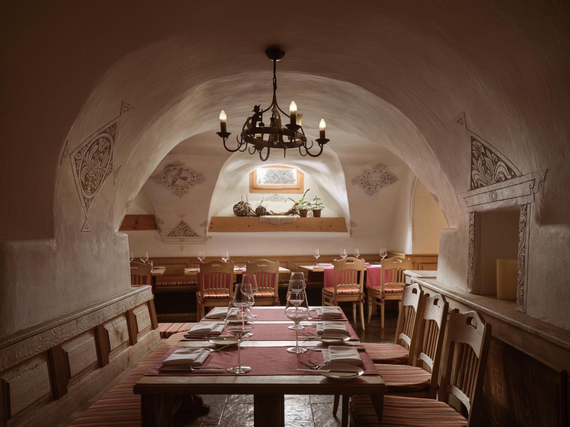 Precise Tale Seehof Davos Exterior photo Restaurant in the wine cellar