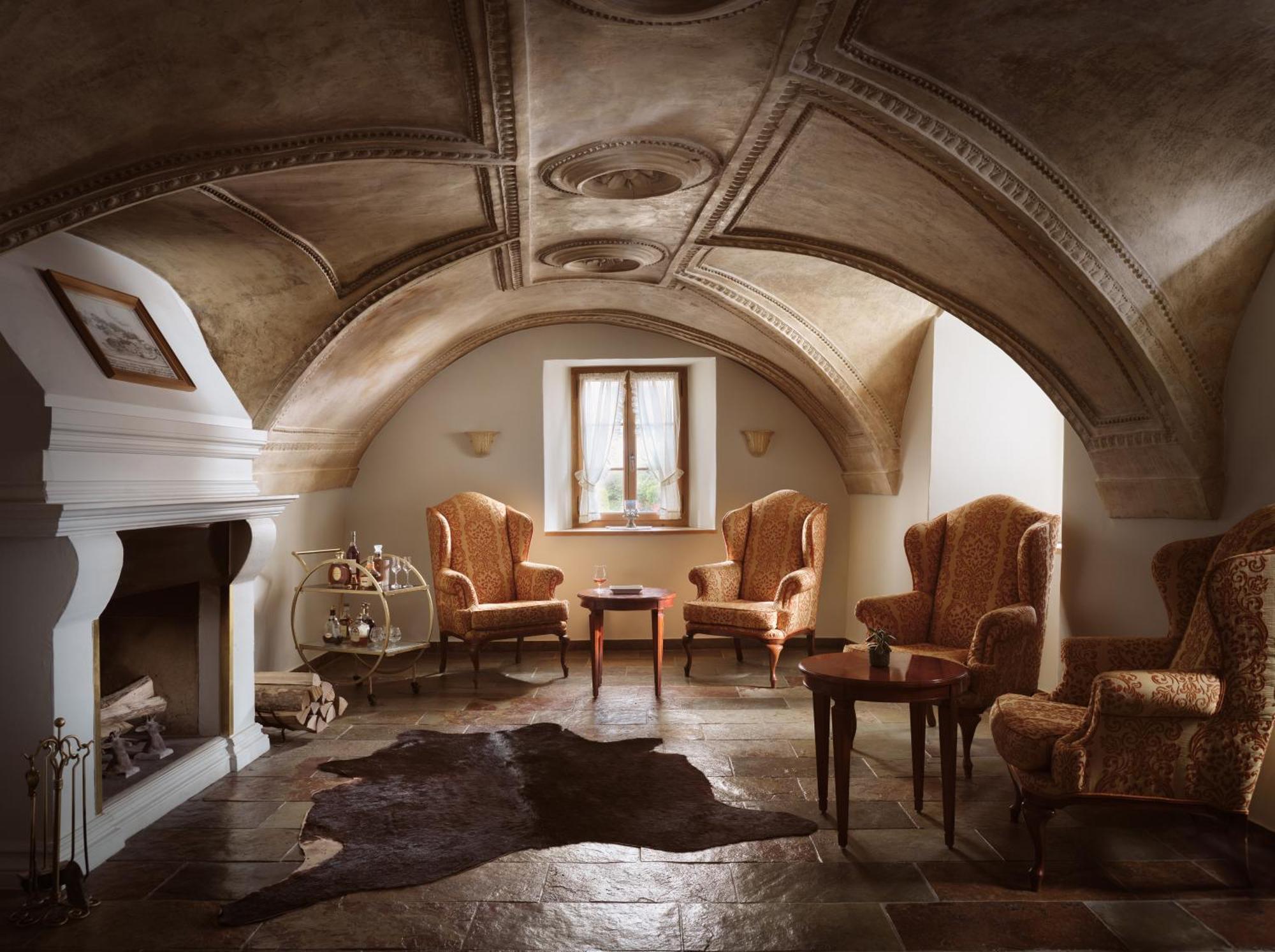 Precise Tale Seehof Davos Exterior photo The interior of the castle